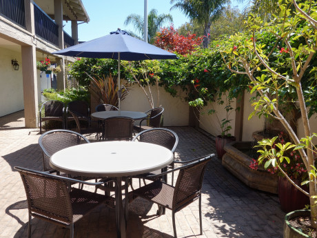 Mission Inn & Suites Gallery Images - Dining Area